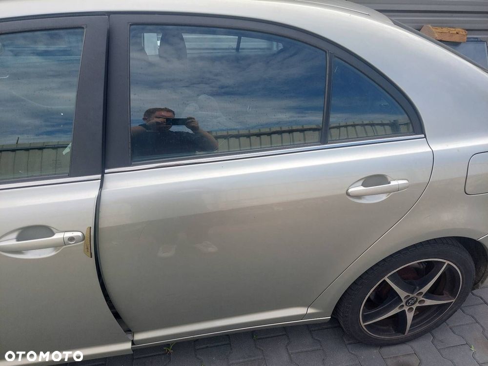 DRZWI KOMPLETNE LEWY TYŁ TOYOTA AVENSIS T25 HB 5D 1C0 - 1