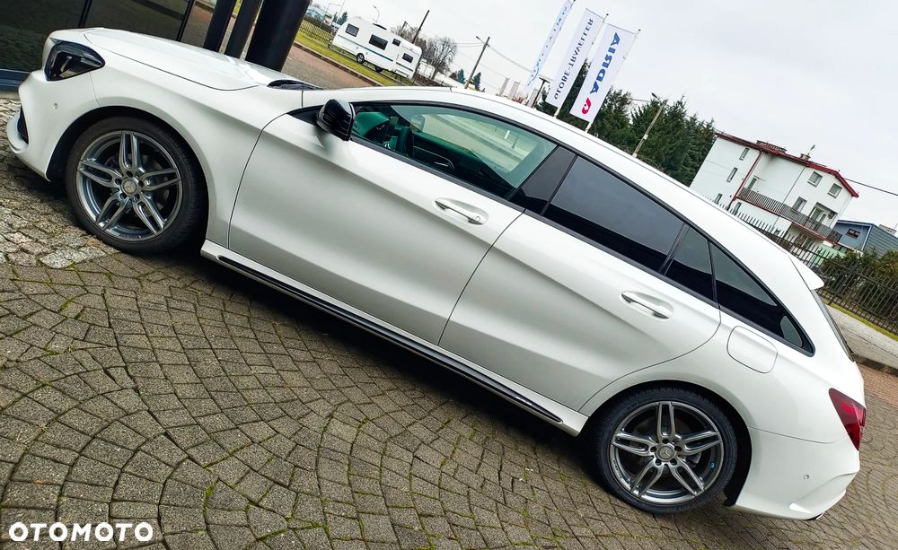 Mercedes-Benz CLA 200 AMG Line - 17
