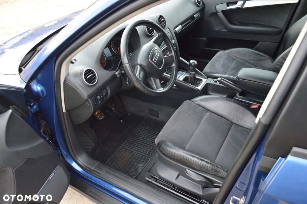 Audi A3 Sportback 2.0 TDI DPF quattro S line Sportpaket - 10