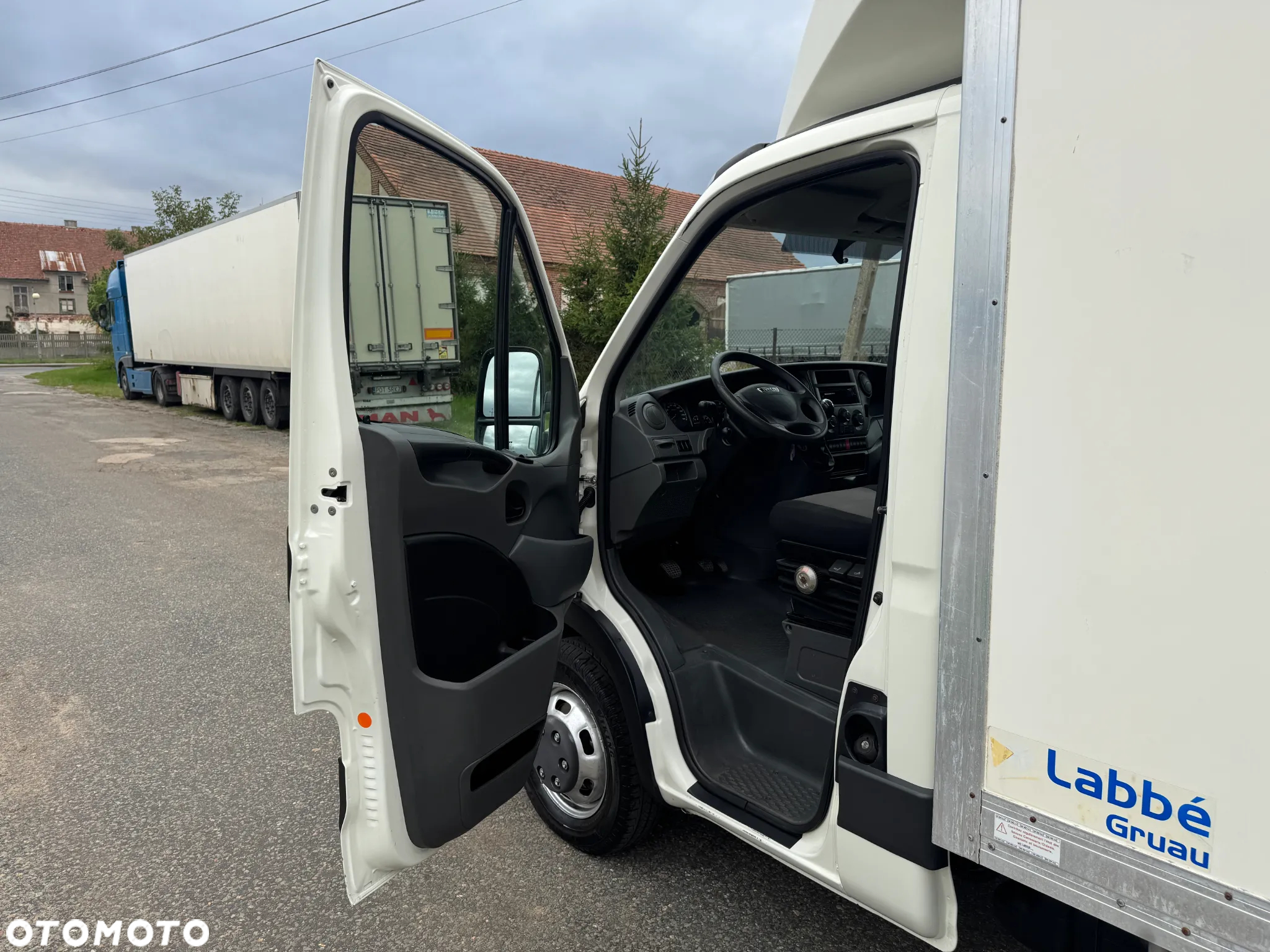 Iveco 35C15 * 3.0 / 150KM * Kontener / Rama * Koła bliźniacze * Rozstaw osi: 4.1m * - 19