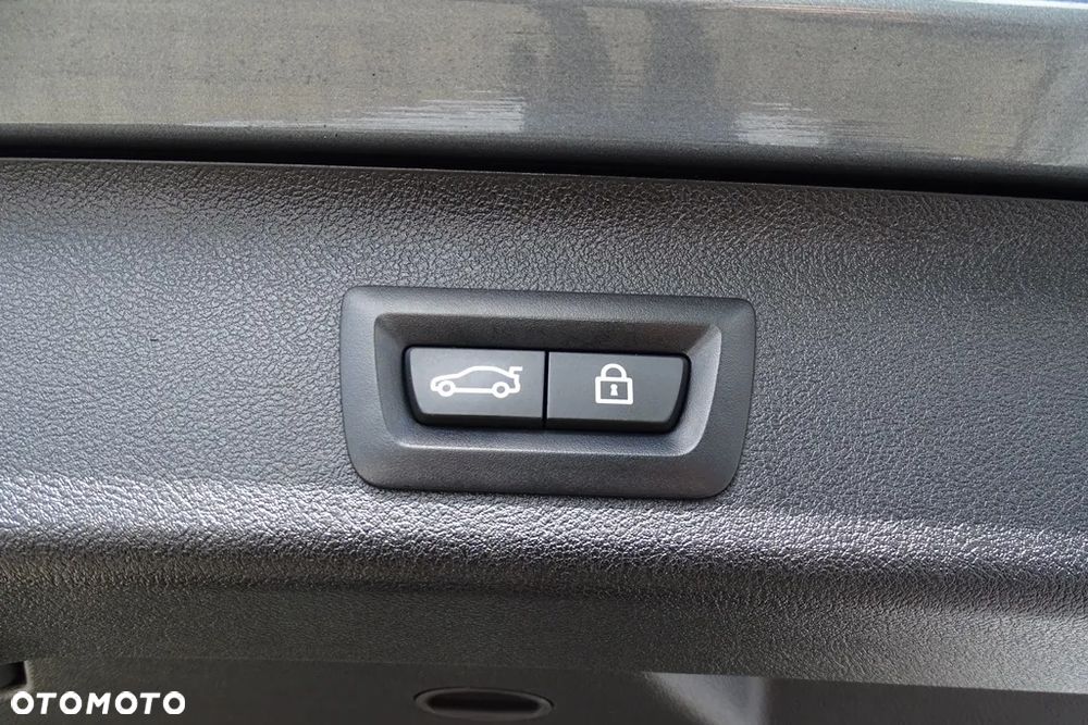 BMW Seria 5 530i Sport Line - 25