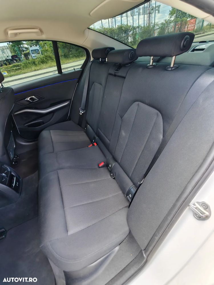 BMW Seria 3 320i AT - 12