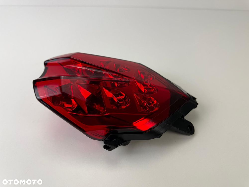 Tylna lampa Triumph Street Triple 765 RS 2023+ - 7