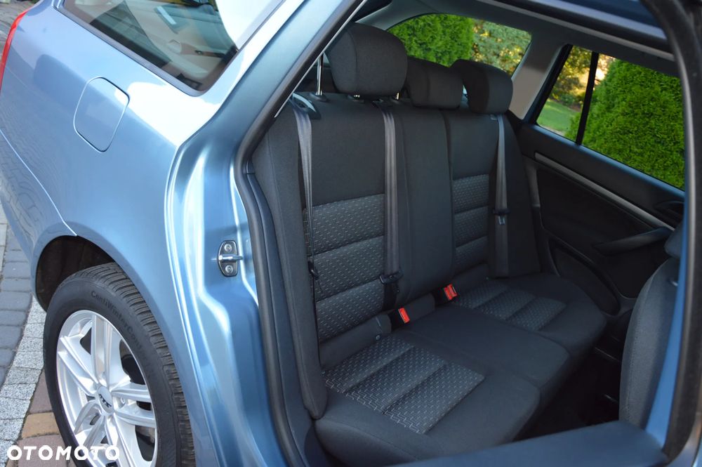 Skoda Octavia 1.6 Ambiente - 26