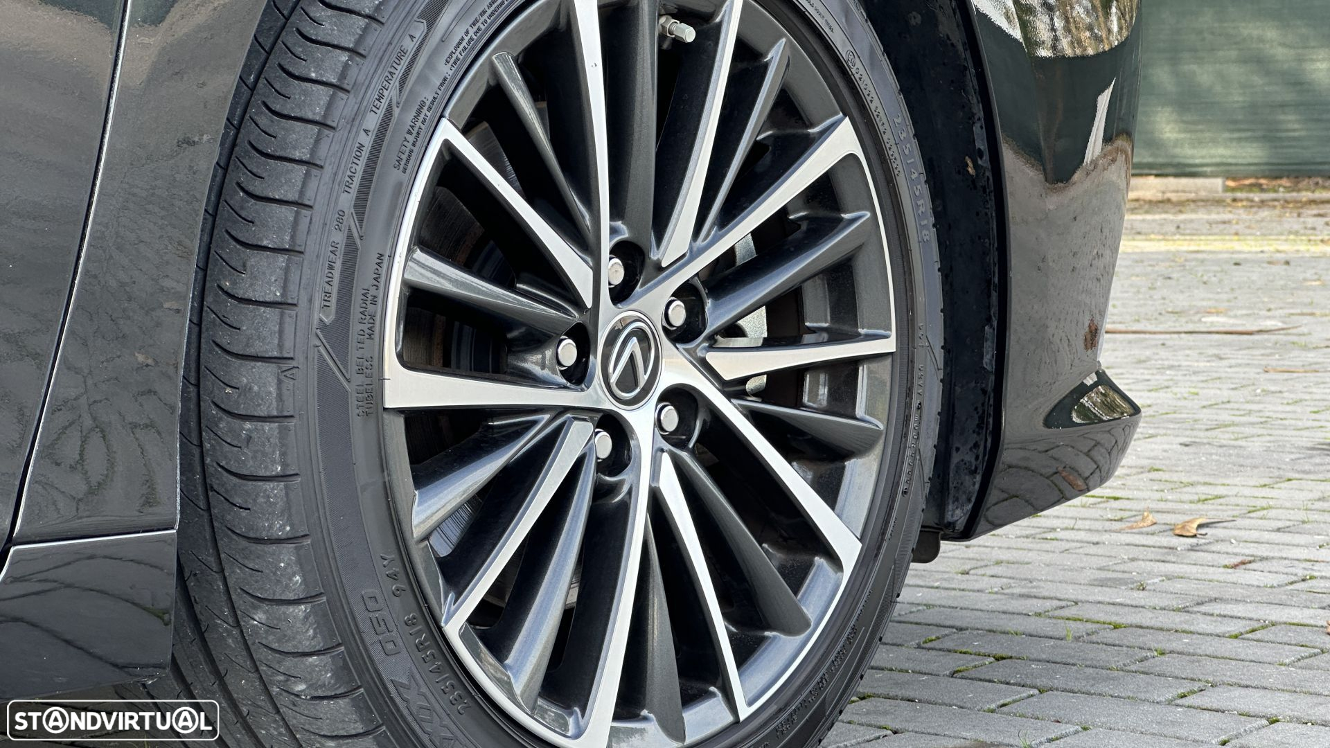 Lexus ES 300h Special Edition - 19