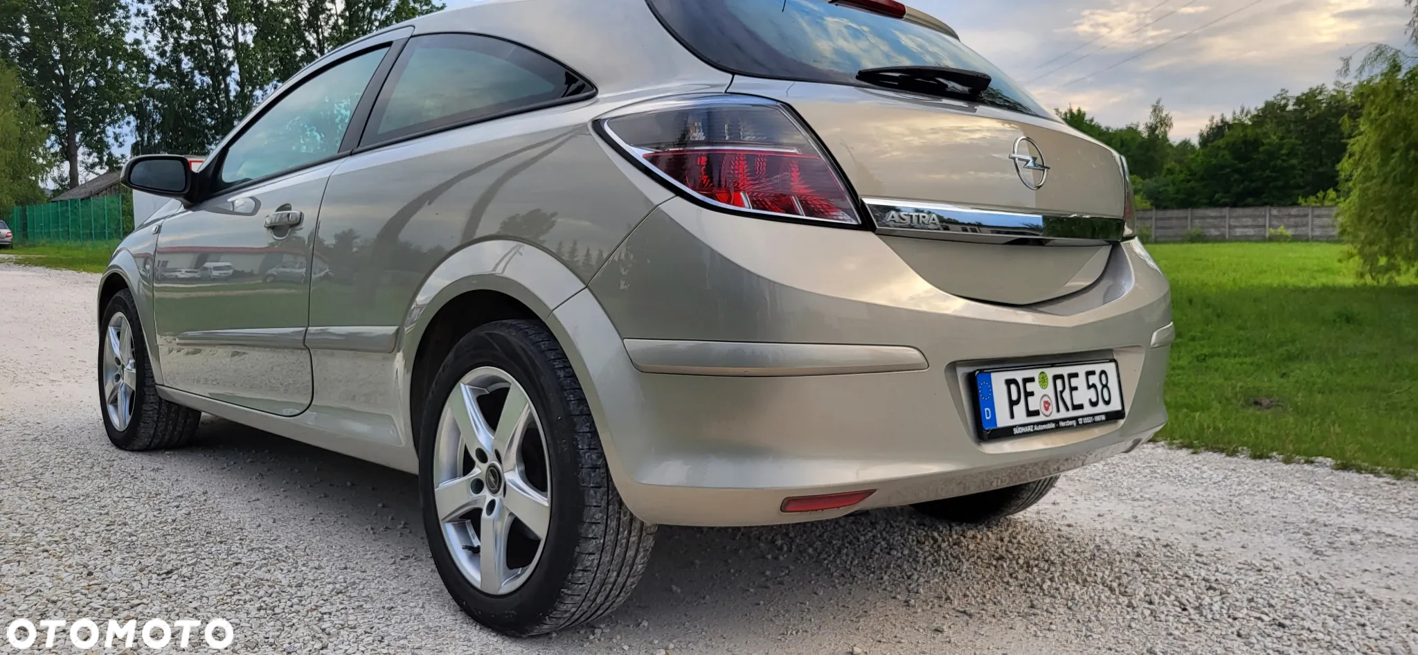 Opel Astra GTC 1.6 - 8