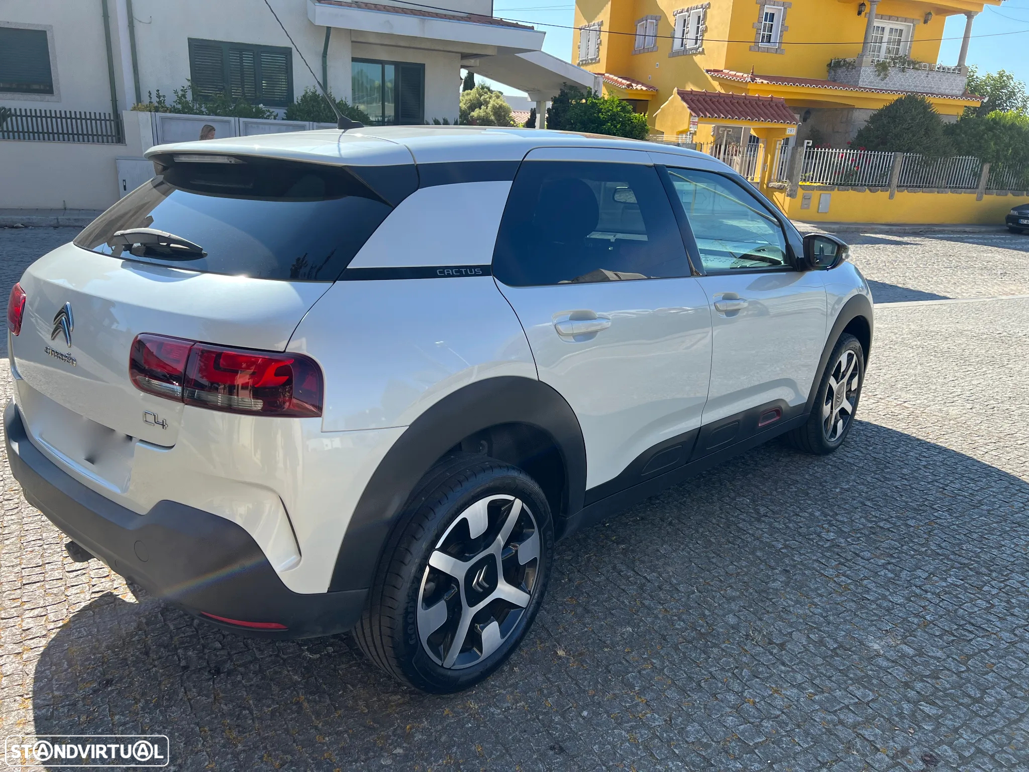 Citroën C4 Cactus 1.2 PureTech Shine EAT6 - 14