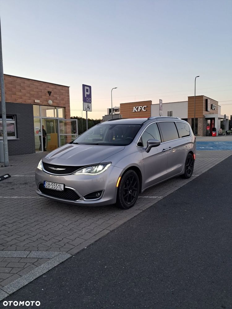 Chrysler Pacifica - 1