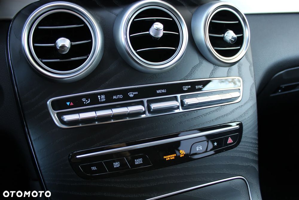 Mercedes-Benz GLC 200 d 4Matic 9G-TRONIC AMG Line - 27