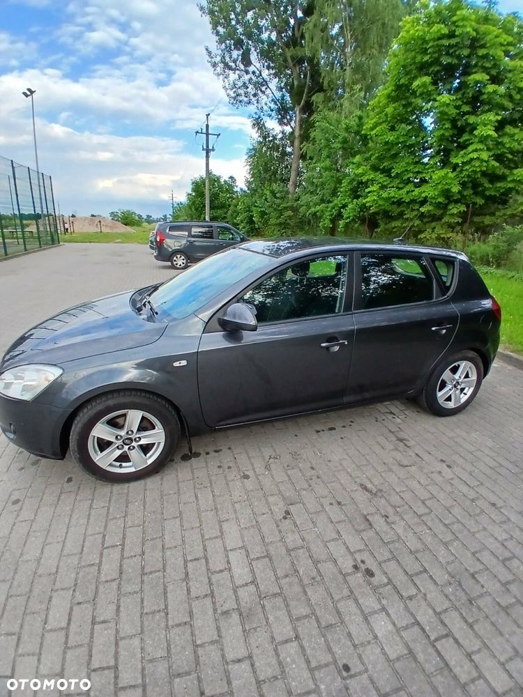 Kia Ceed - 1