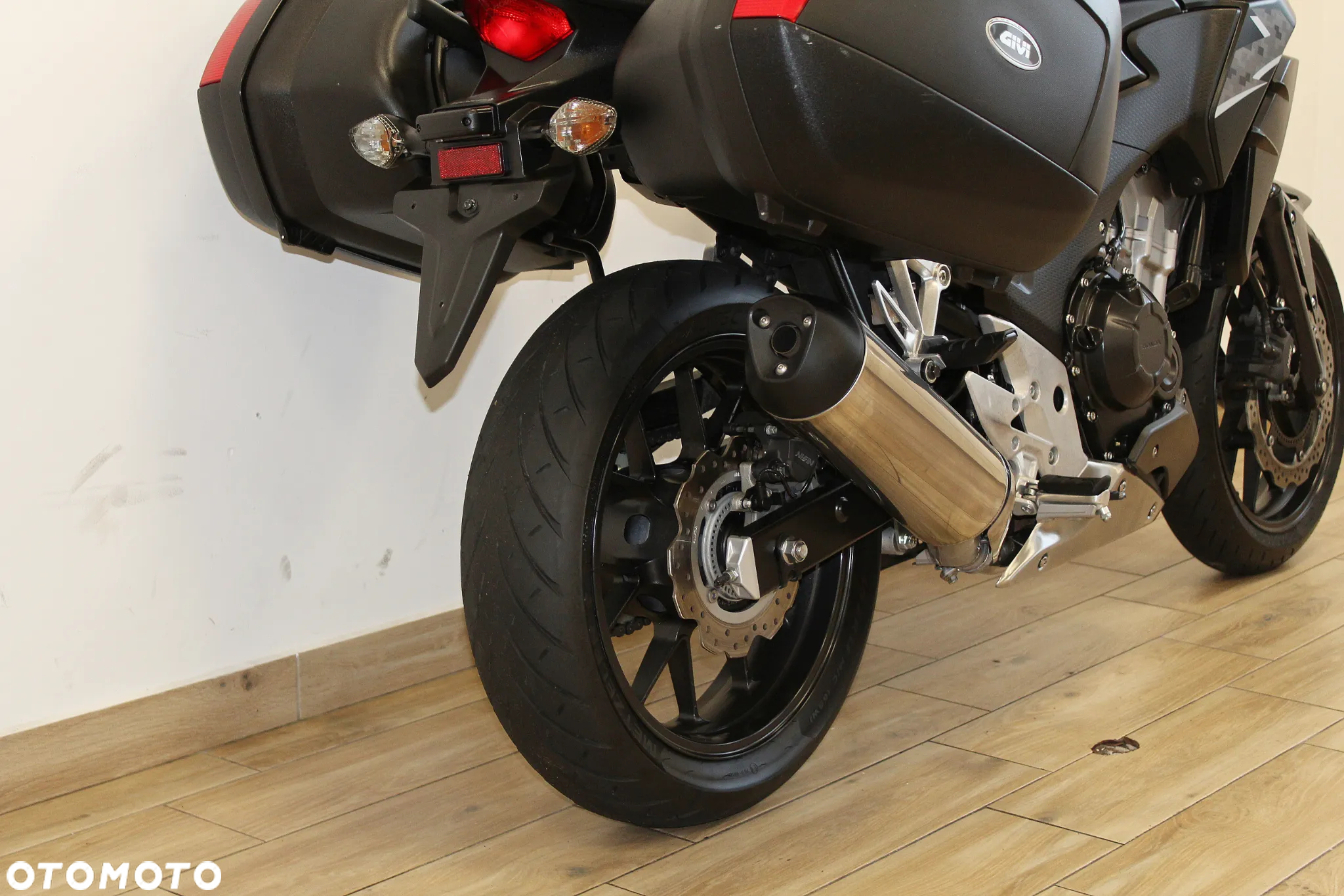 Honda CB - 12