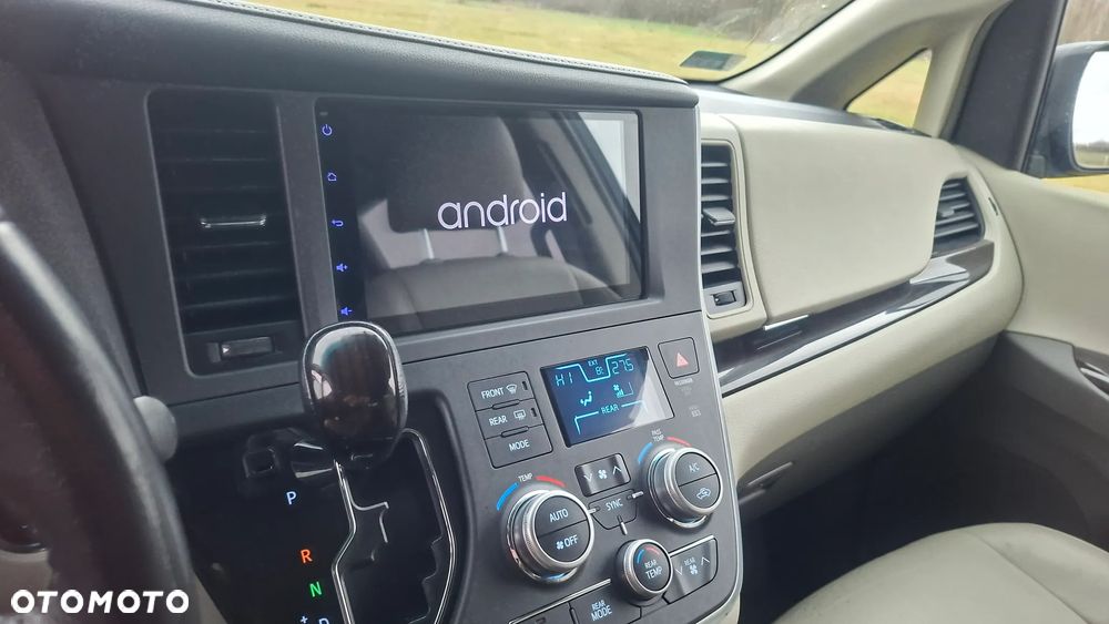 Toyota Sienna 3.5 XLE AWD - 16