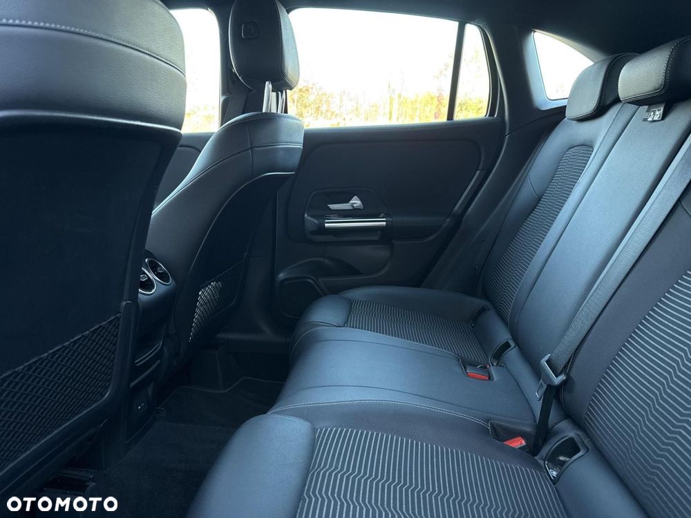 Mercedes-Benz GLA - 13