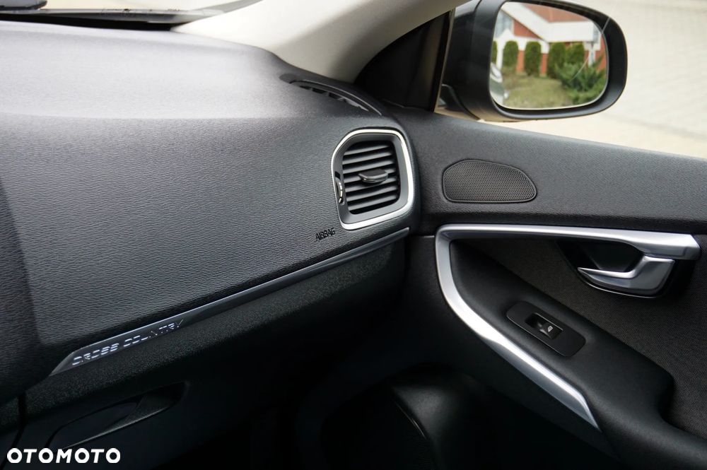 Volvo V40 Cross Country D2 Momentum - 33