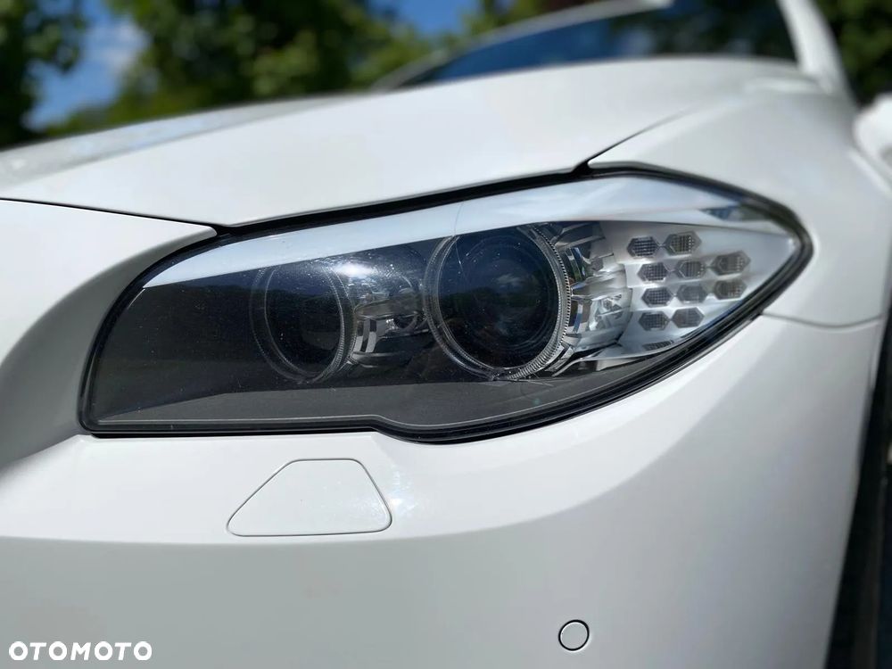 BMW Seria 5 528i xDrive - 34