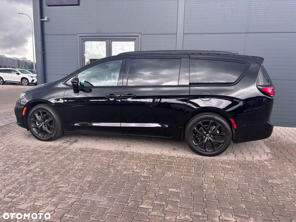 Chrysler Pacifica - 2