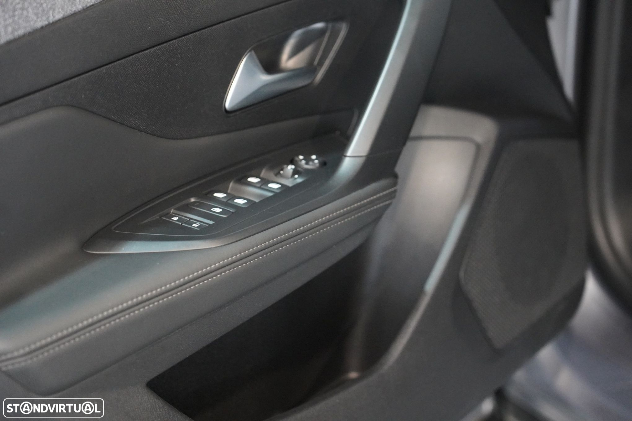 Peugeot 408 1.2 PureTech Allure EAT8 - 31