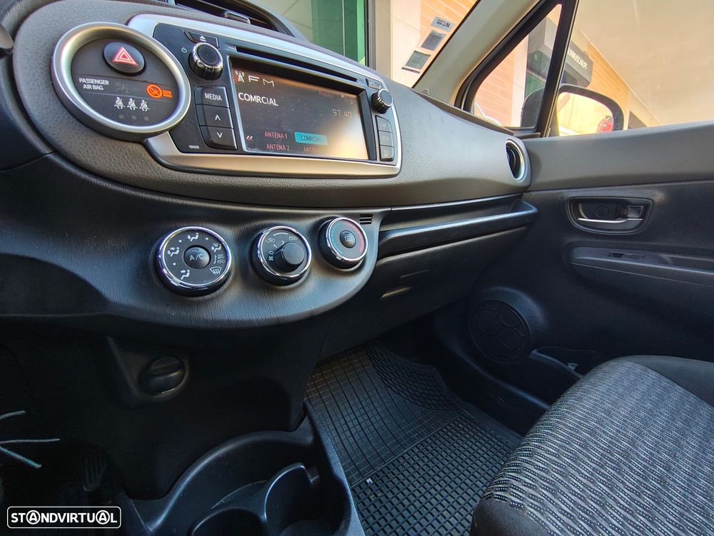 Toyota Yaris 1.0 VVT-i Comfort +PS Style +P.Techno - 9