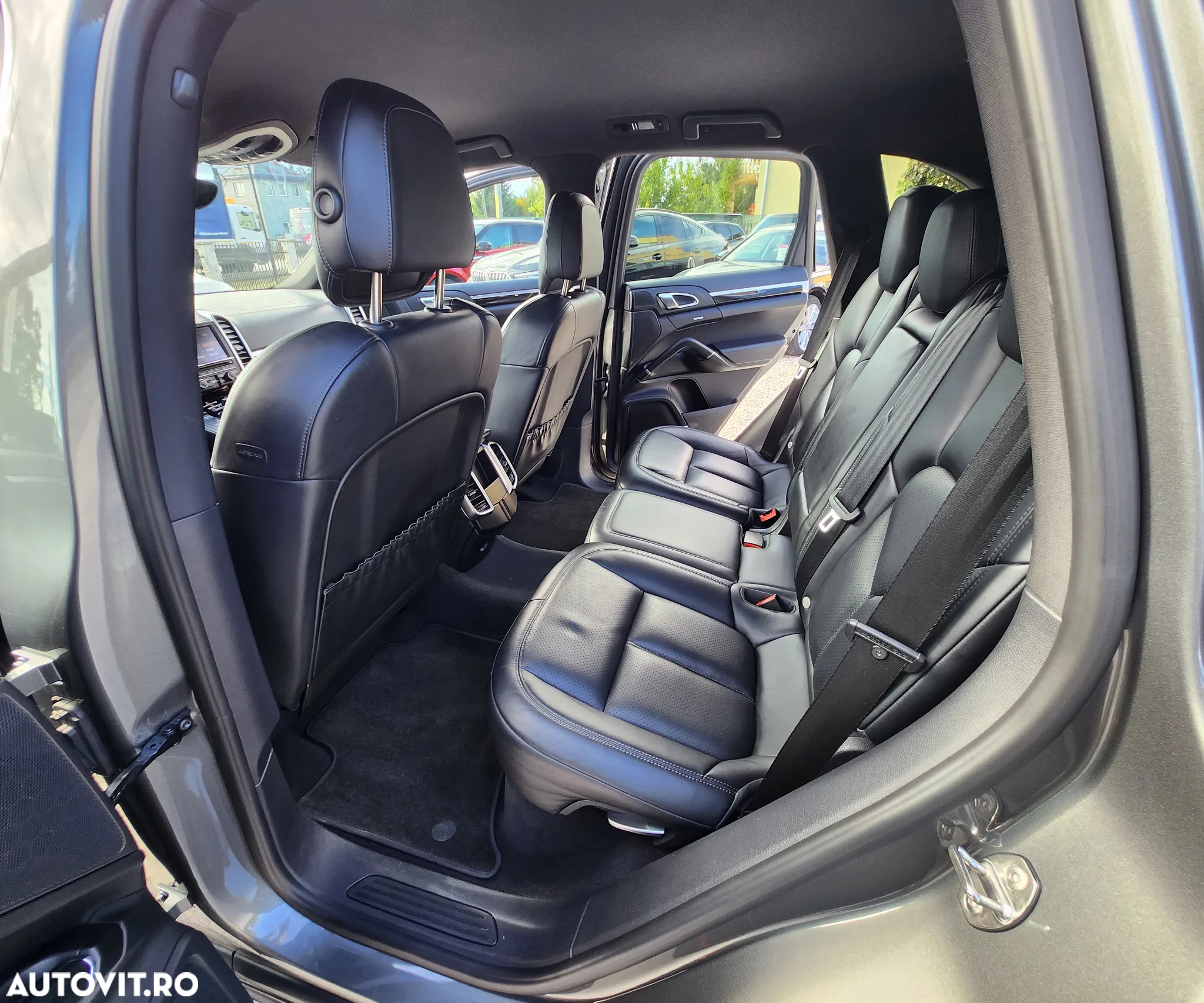 Porsche Cayenne 3.0 L - 23