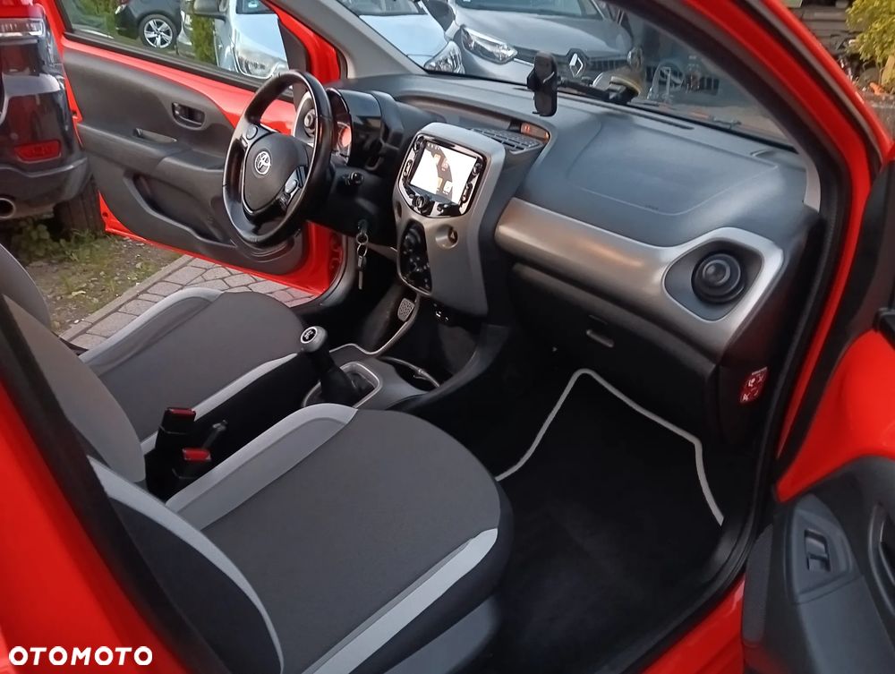 Toyota Aygo x-play touch - 16