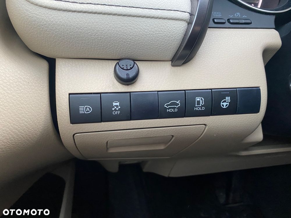 Toyota Camry 2.5 Hybrid Executive CVT - 14