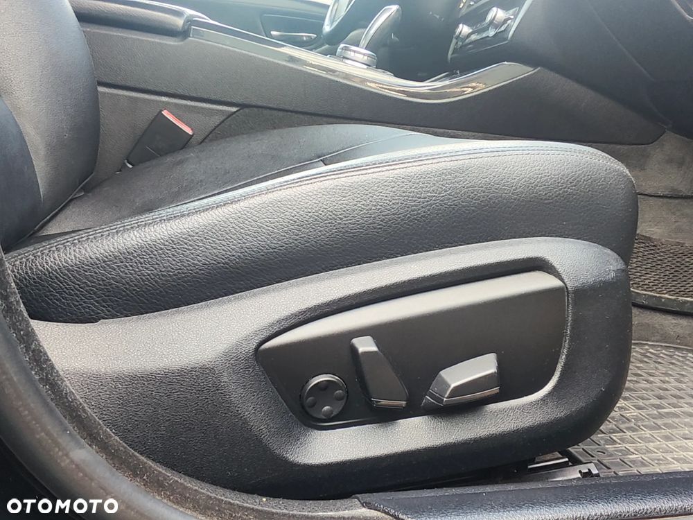 BMW Seria 5 525d xDrive - 17