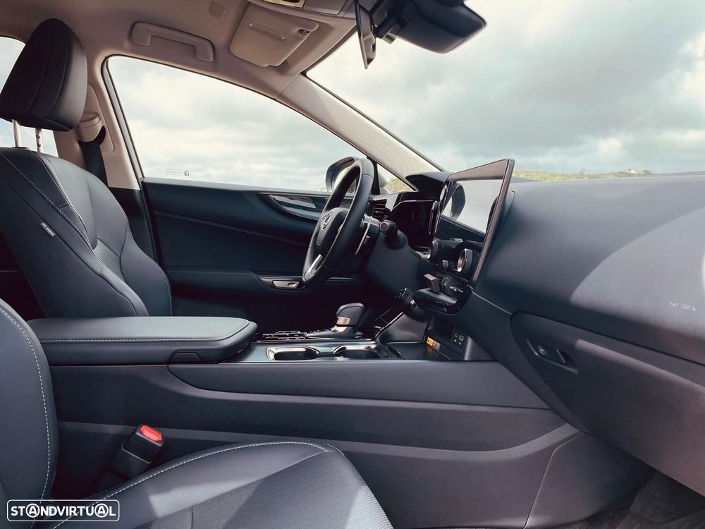 Lexus NX 450h+ Executive - 13