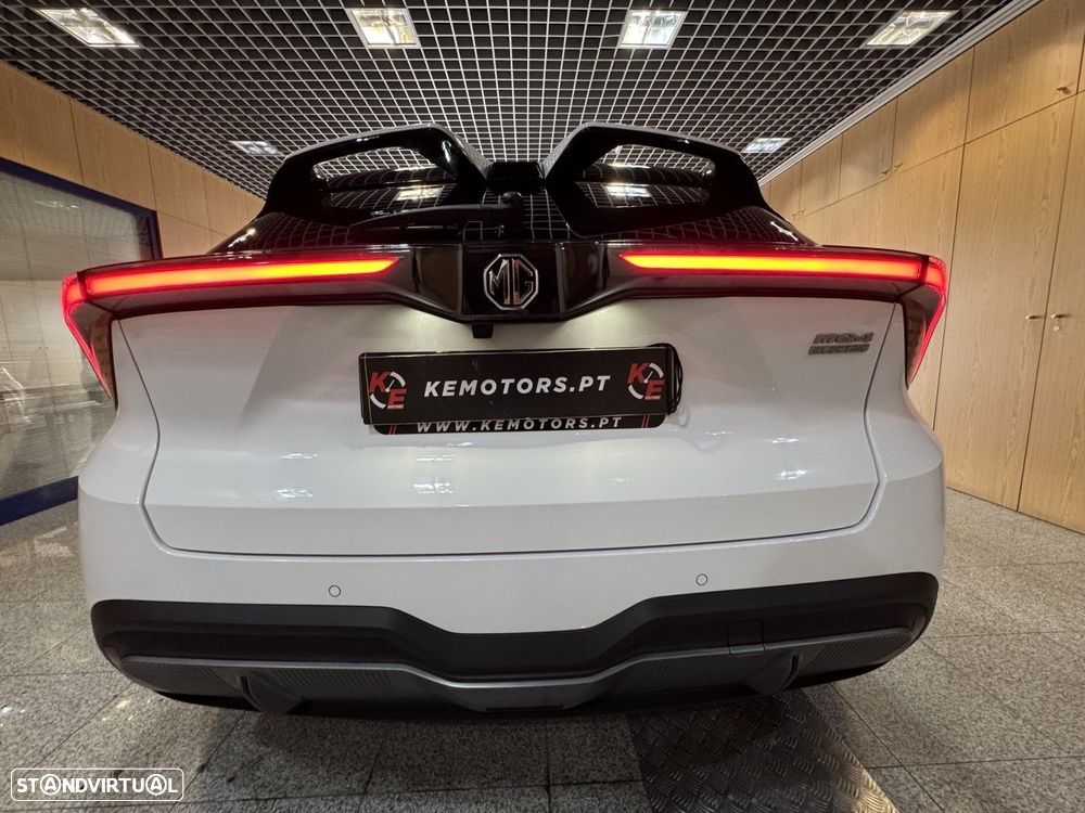 MG MG4 64 kWh Luxury - 11