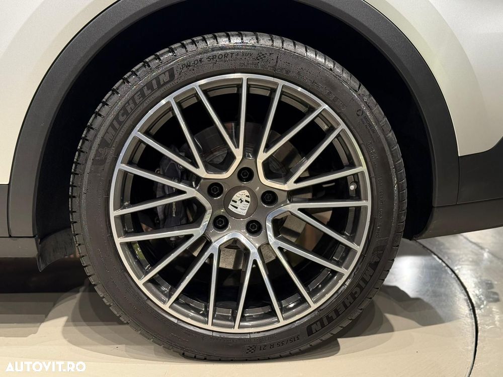 Porsche Cayenne Coupe - 12