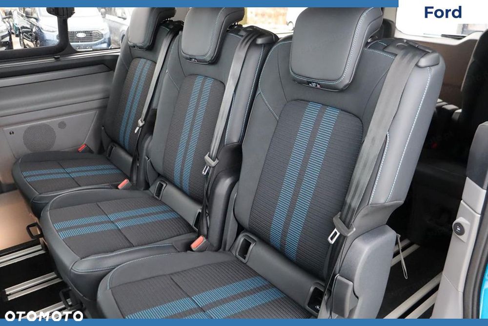 Ford Tourneo Custom - 12