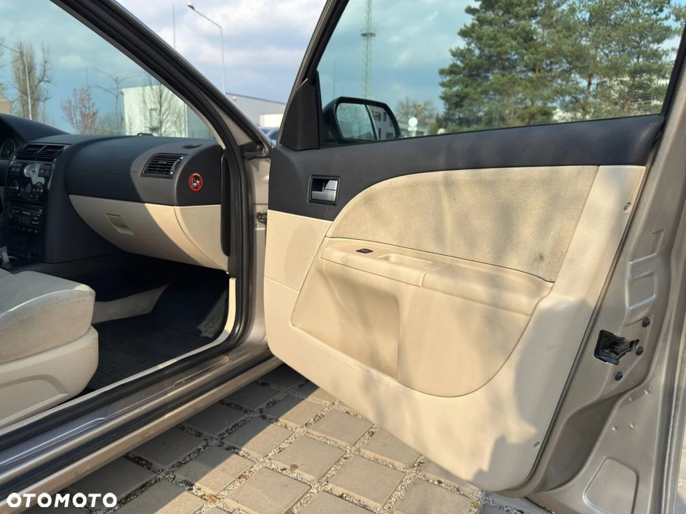 Ford Mondeo 2.0 Ghia - 7