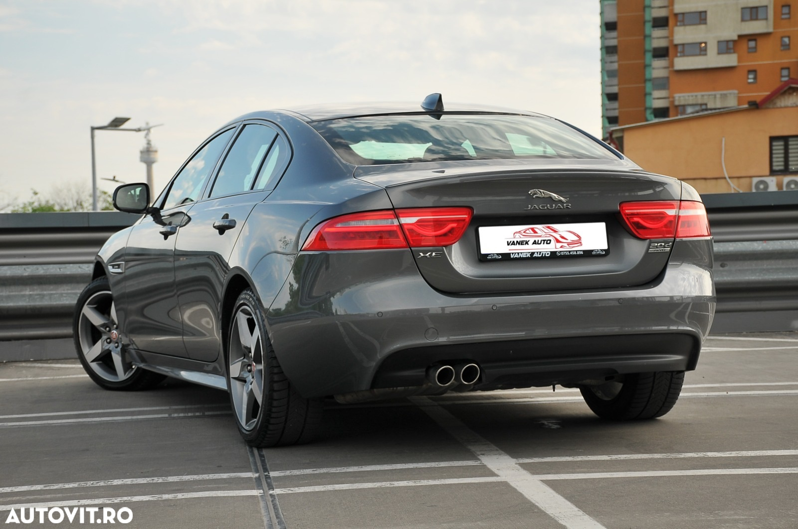 Jaguar XE 2.0 AWD R-Sport - 5
