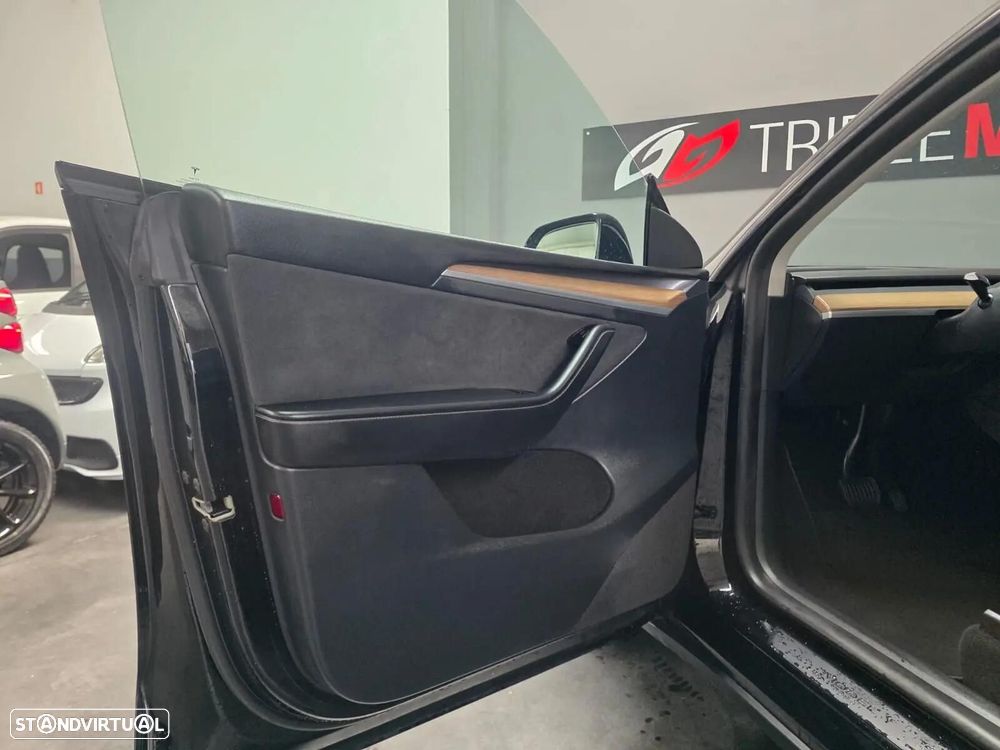 Tesla Model Y Long Range Dual Motor AWD - 9