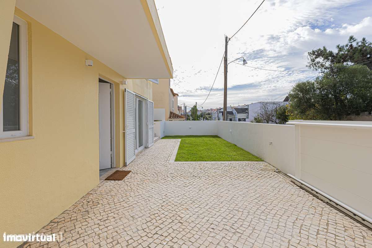 Moradia T5 Isolada Nova com Jardim e Garagem – a 3 min da Praia - Grande imagem: 3/60