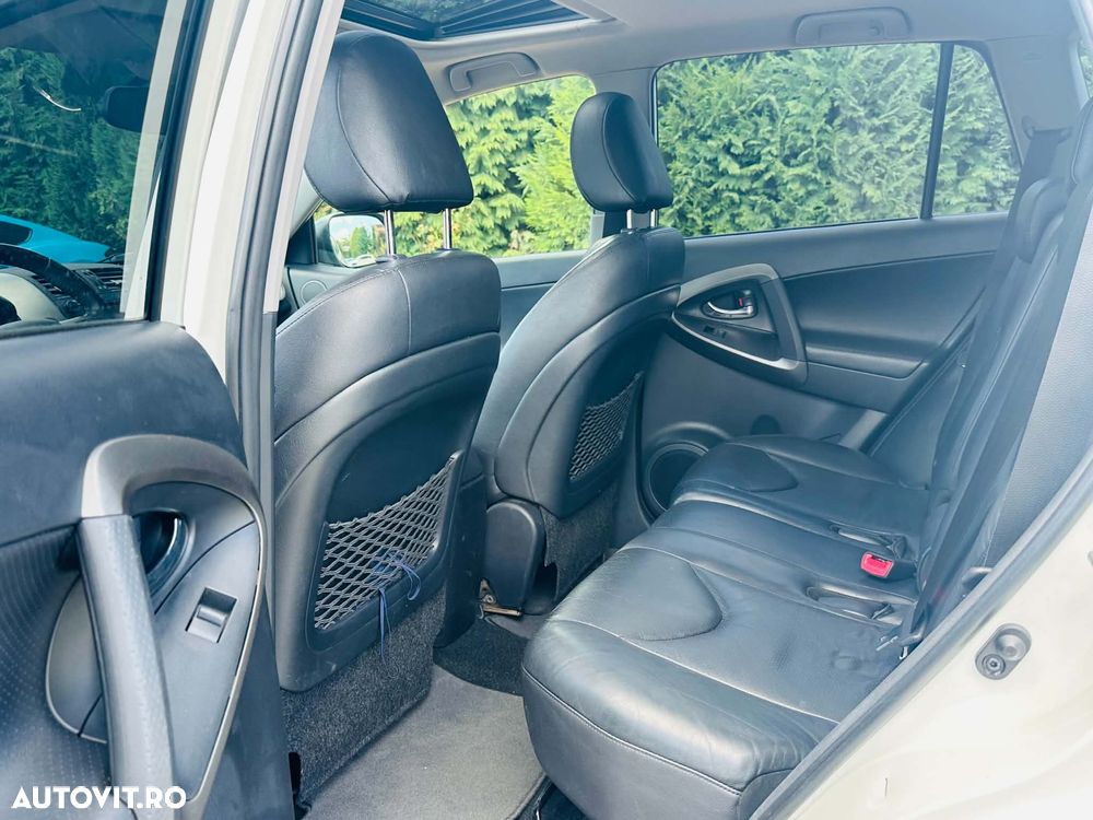 Toyota RAV4 2.2 D-4D 4x4 Executive - 11