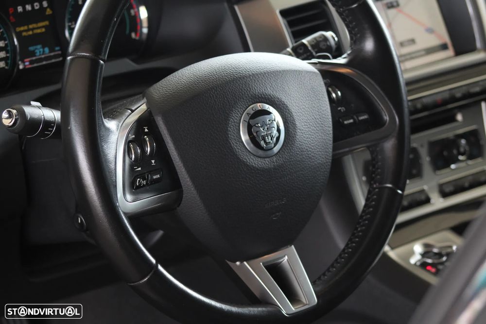 Jaguar XF Sportbrake 2.2 D R-Sport - 30