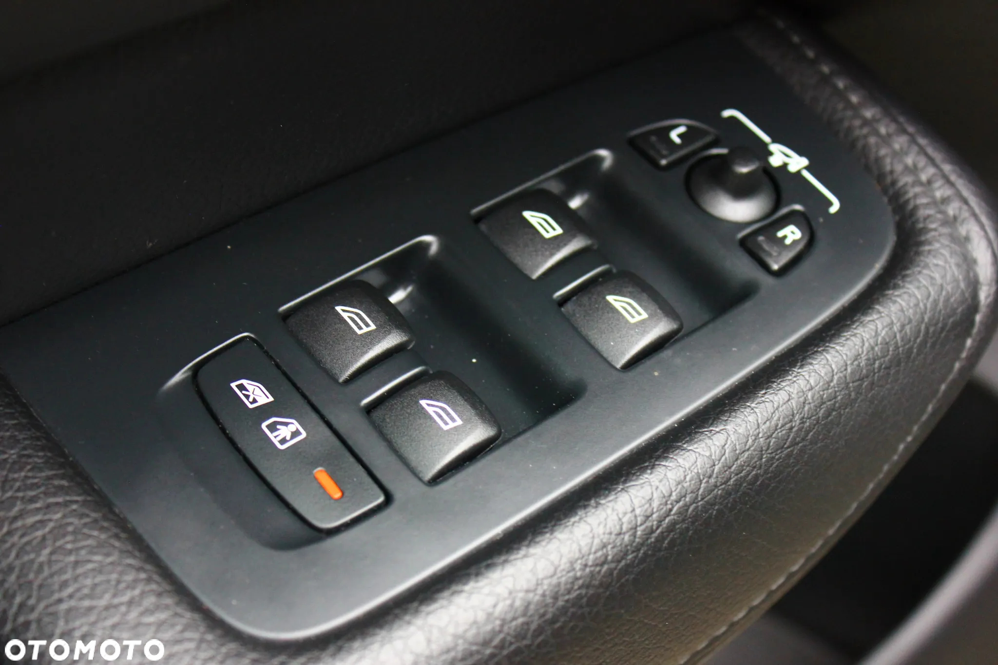 Volvo XC 60 T8 Twin Engine AWD Geartronic Momentum - 30