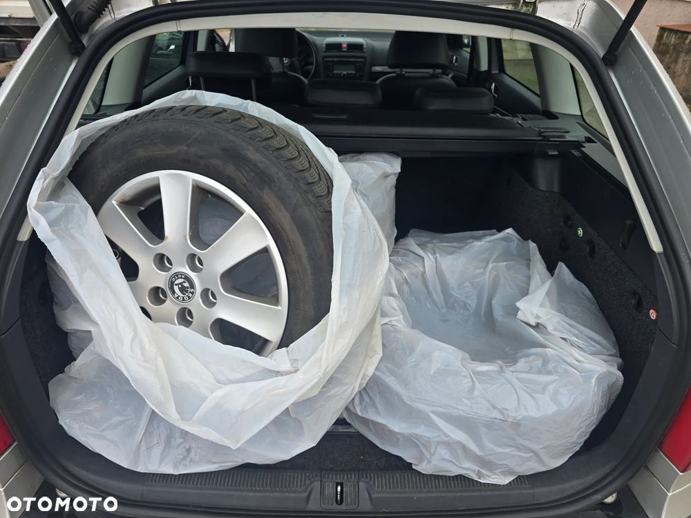 Skoda Octavia 2.0 FSI Elegance Tiptr - 28
