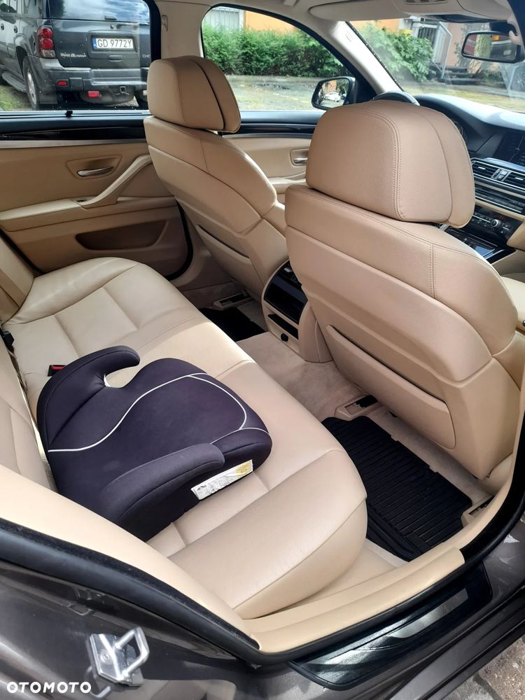 BMW Seria 5 528i xDrive - 7