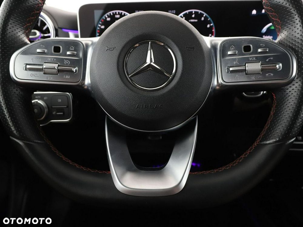 Mercedes-Benz Klasa A 180 7G-DCT AMG Line - 22