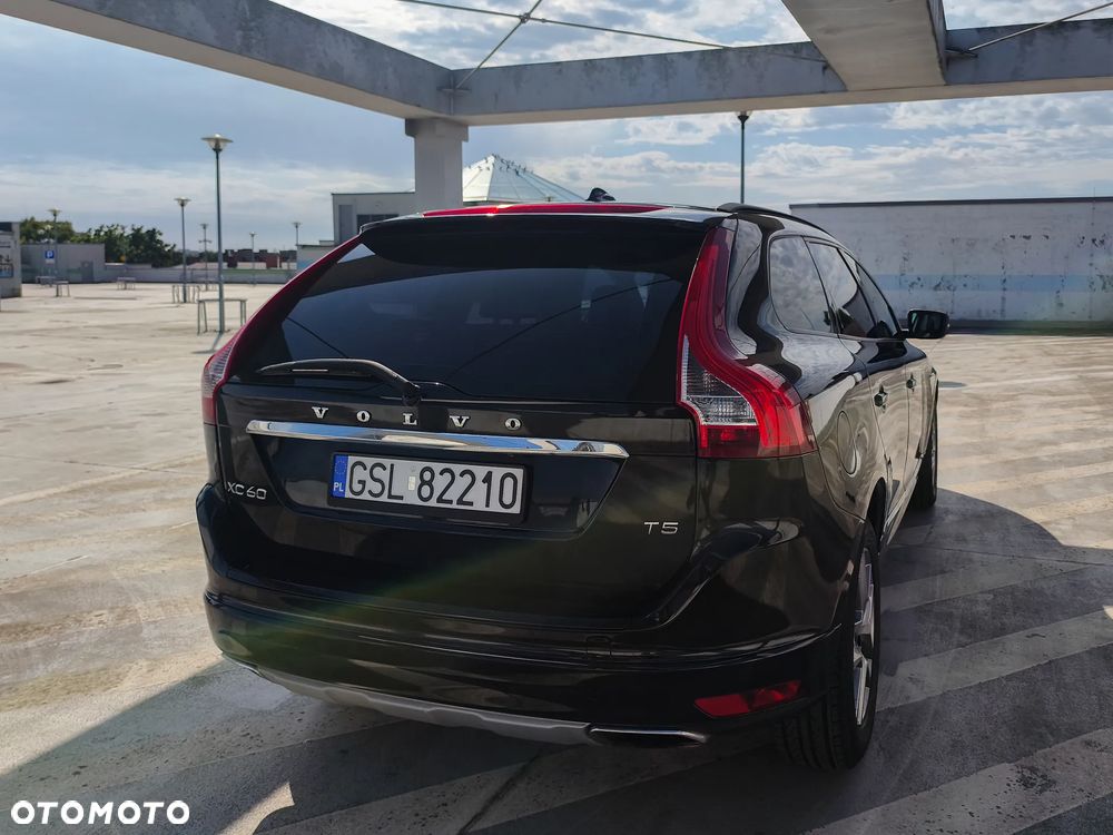 Volvo XC 60 T5 AWD Drive-E Momentum - 6