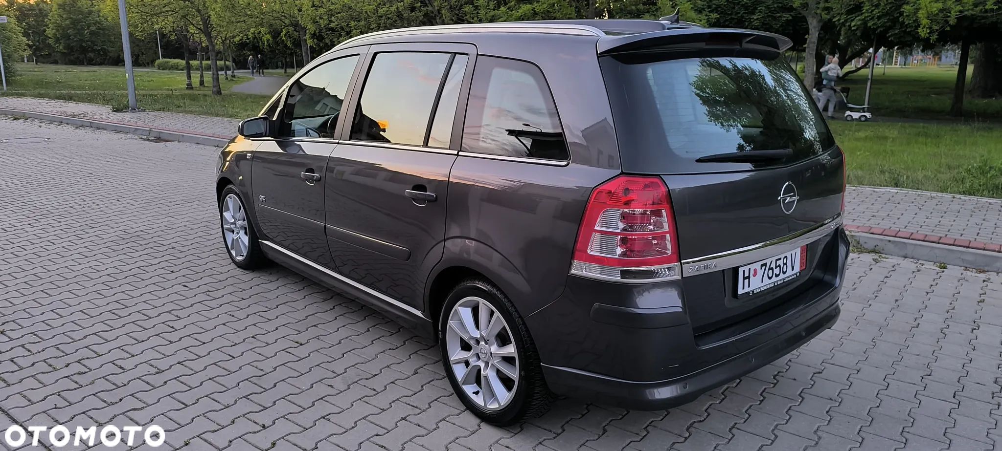 Opel Zafira 2.2 Automatik Edition - 1