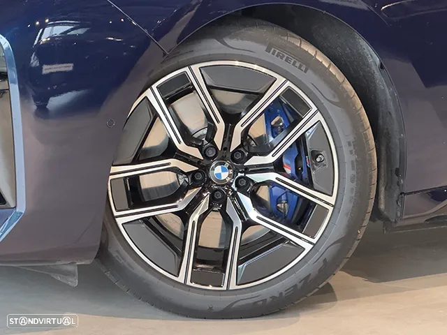 BMW i7 xDrive60 Pack Desportivo M - 6