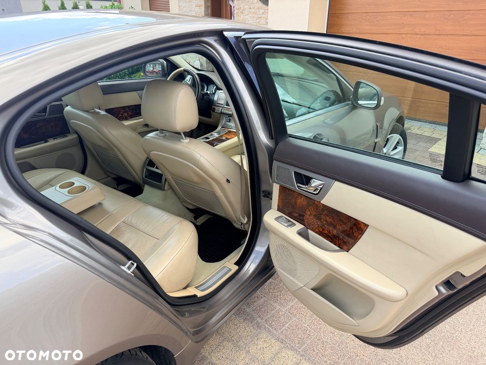 Jaguar XF 2.7 V6 Premium Luxury - 22