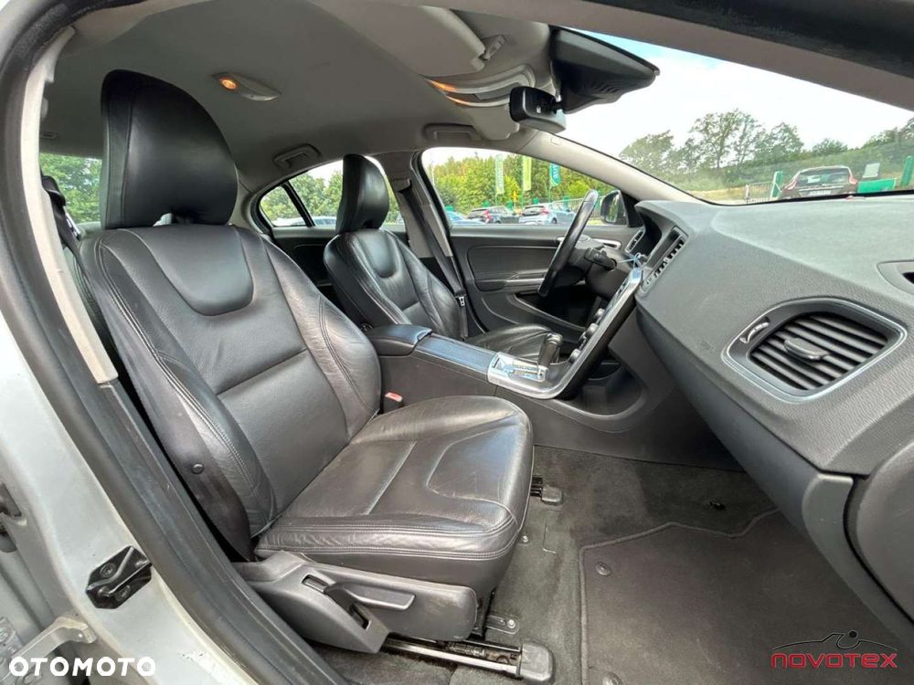 Volvo S60 D5 AWD Geartronic Summum - 15