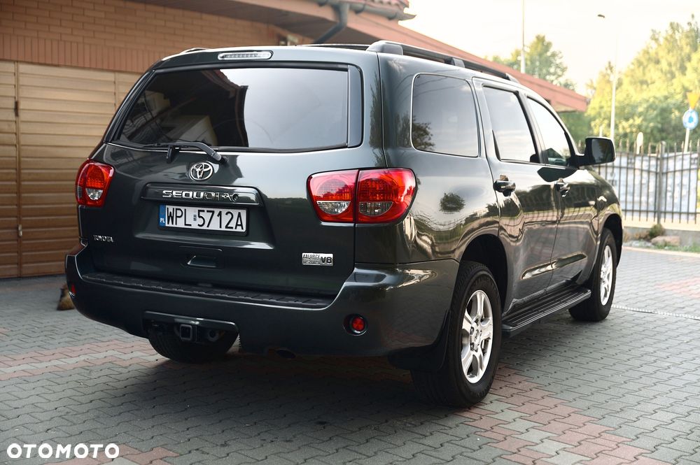 Toyota Sequoia - 13