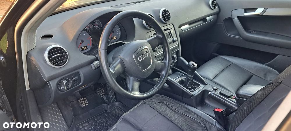 Audi A3 Sportback 1.6 TDI DPF Ambiente - 7