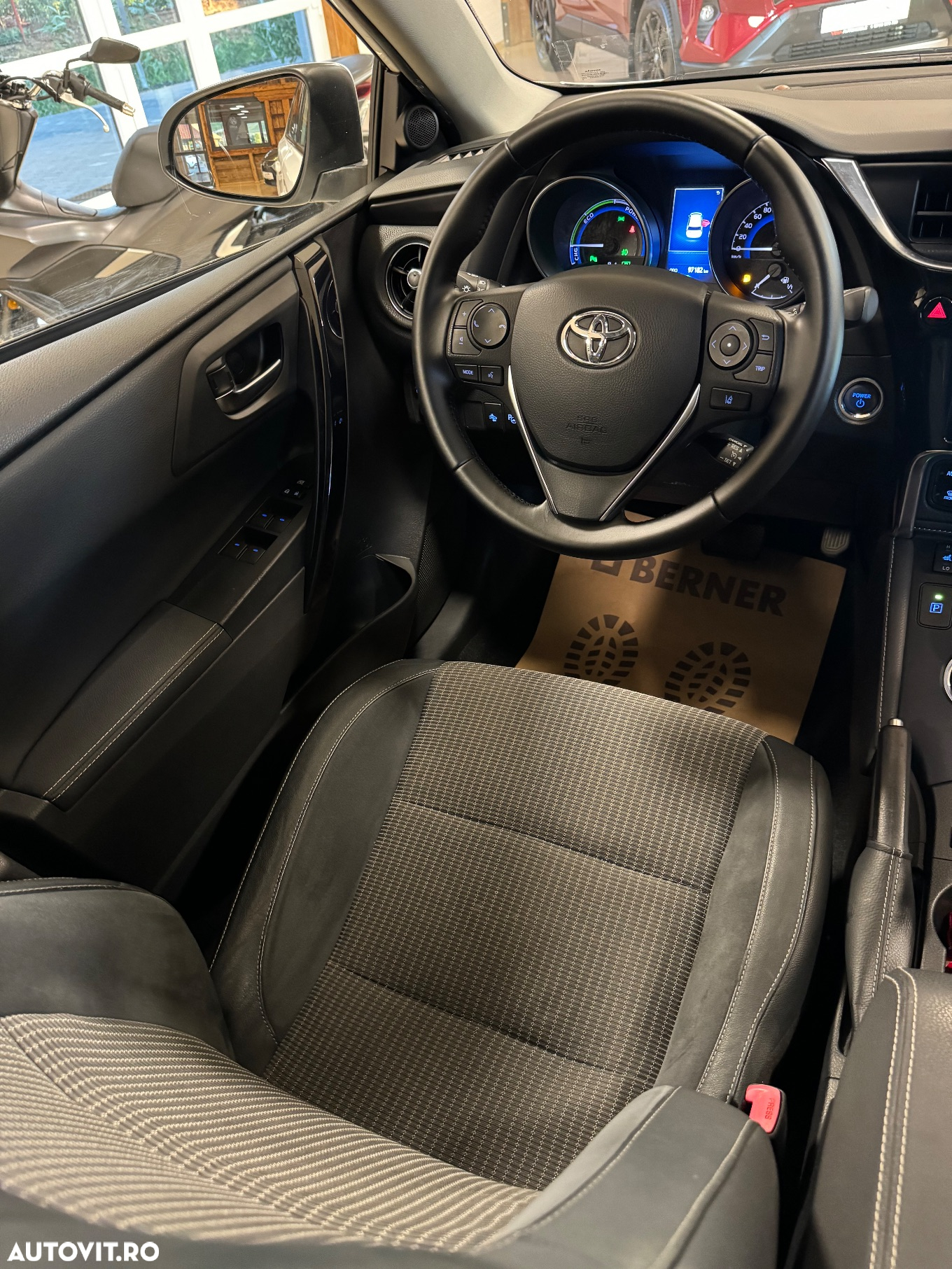 Toyota Auris 1.8 L VVT-i Hybrid Luna - 24