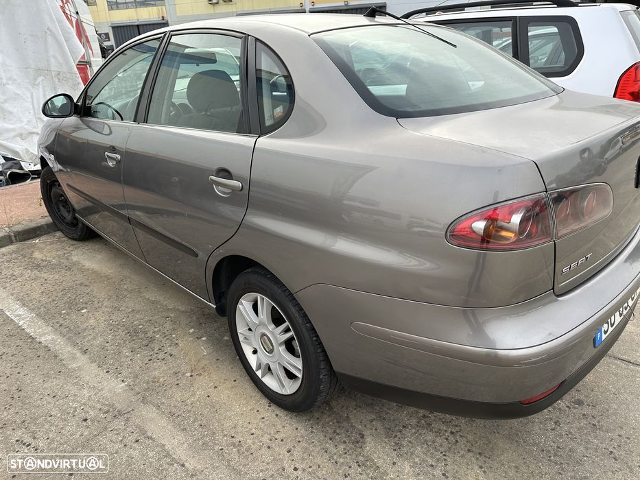 Seat Cordoba 2003 Gasolina para Peças - 3