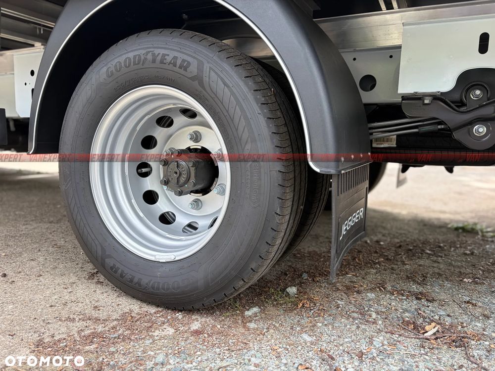 Renault MASTER RWD Bliźniak Kontener + Winda 1T - 19